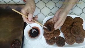 Венгерский лак для пряников не только украсит их, но и сохранит от высыхания