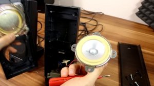 Look inside Logitech x-140 - what's inside ?