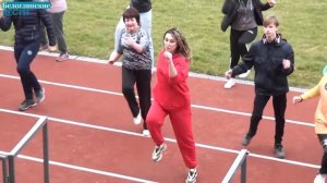 Руки врозь, ноги шире! Раз, два, три четыре!