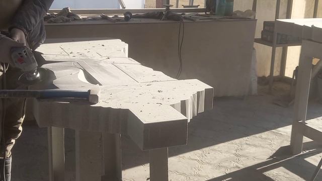 Резной крест из Карельского гранита (резьба по камню) сложная форма, эксклюзивный памятник.