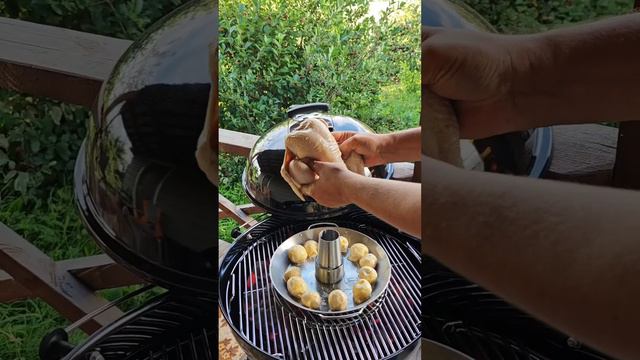 Курица на ростере в гриле Weber Master-Touch 5750