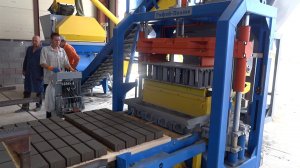 Работа вибропресса Рифей Полюс-750-СД в Казахстане г. Алмата