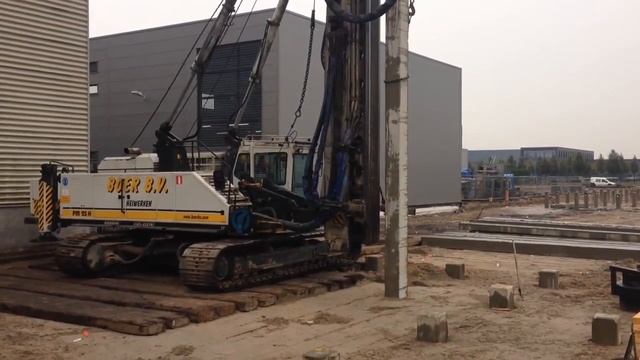 Строительство фундаментов под высотные дома сваебойной машиной Junttan PM25 смотреть онлайн