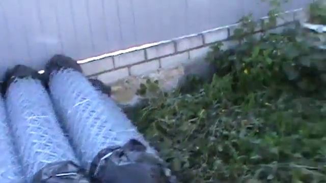 Как сделать забор из сетки рабицы одному смотреть онлайн