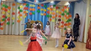 Танец с листьями Старшая группа