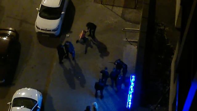 Росал Славянка и так каждую ночь, нет покоя людям в этом доме.