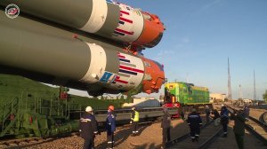 Вывоз ракеты-носителя на стартовую площадку