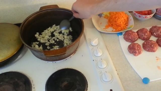 Как приготовить тефтели в соусе с рисом. Готовить просто от Ивана!