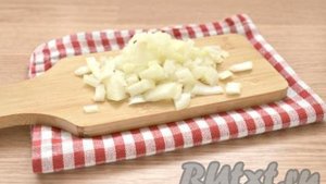 Салат Обжорка со свининой и солёными огурцами