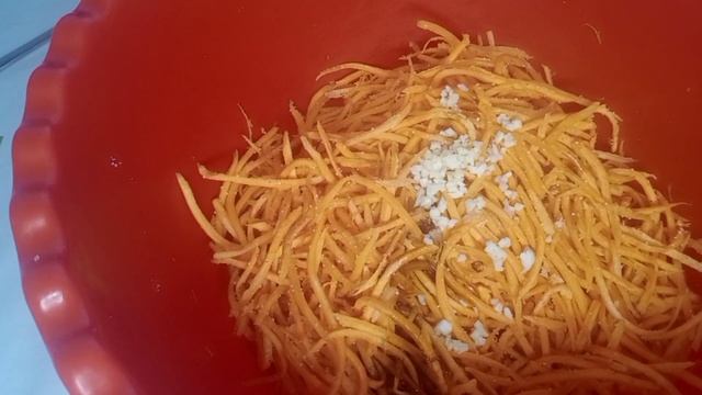 Салат из моркови. Очень вкусный. Легко приготовить #салат #морковь #свежие смотреть онлайн