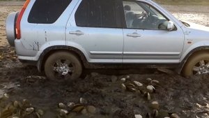 крузак сто срв форестер как вытащить машину из грязи часть 2