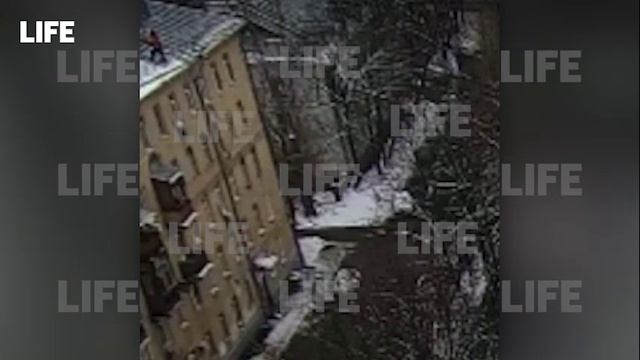 Мужик упал с крыши смотреть онлайн