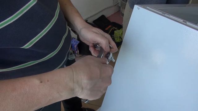 Перевес дверей у холодильника Haier смотреть онлайн