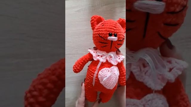 "Котик LOVE" с плюшевой пряжи/ Связанный крючком/ смотреть онлайн