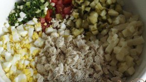 Салат с малосольными огурцами