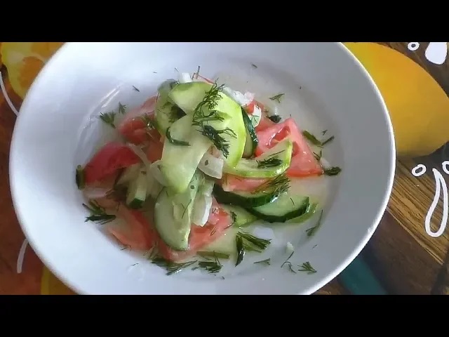 Самый простой рецепт салата из свежих кабачков. Все дело в заправке..mp4 смотреть онлайн