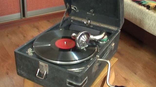 Патефон конца 40-х, Москва смотреть онлайн