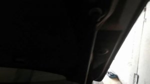Установка упоров капота на Мазда 6.