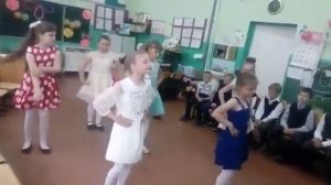 Танец девочек 2 класс