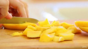 Пюре из манго и киноа