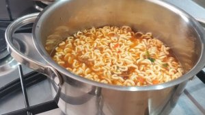 Корейский рамен с грибами и яйцом Shin Ramen