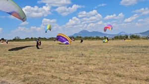 детско-юношеские соревнования по парапланеризму; упражнения "наземка" и "ворота". Пятигорск Юца 202