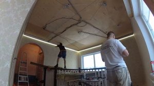 парящий натяжной потолок