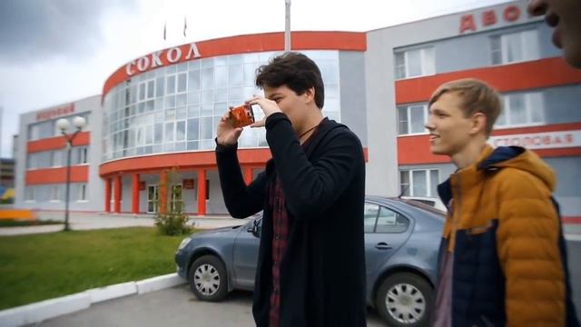 Студенты обклеили стикерами машину преподавателя смотреть онлайн