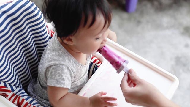 Camellia's First Ice Cream Taste смотреть онлайн