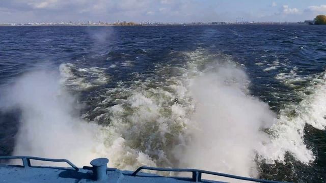 Из Казани по Волге. Река Волга. Издалека долго течет река Волга #Волга #russia #казахстан #europe смотреть онлайн