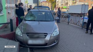 В Брянске автомобиль сбил трех человек на тротуаре
