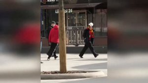 НА ЛИТВИНА НАПАЛИ С ПЕРЦОВКОЙ ЗА ПРАНК