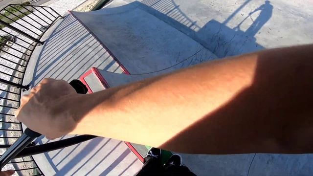 КАТАЮСЬ В НОВОМ СКЕЙТ ПАРКЕ НА САМОКАТЕ смотреть онлайн