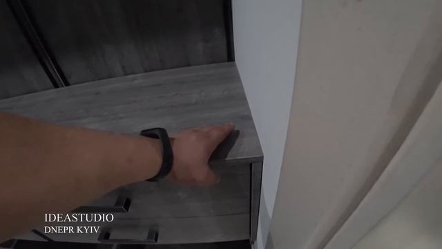 Гардеробная комнате из дсп EGGER Стеллажи от компании ELEMENT SYSTEM в черном цвете Фурнитура BLUM смотреть онлайн