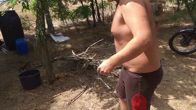 КАК ЖИВЁТ СТОРОЖ НА ПАСЕКЕ !!! смотреть онлайн