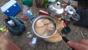 РЫБАЛКА НА БОГУЧАНАХ. ЭТИ ЩУКИ ЛОМАЮТ ПОДСАК. НАЖАРИЛИ КОТЛЕТ ИЗ СВЕЖЕЙ ЩУКИ НА БЕРЕГУ !!!