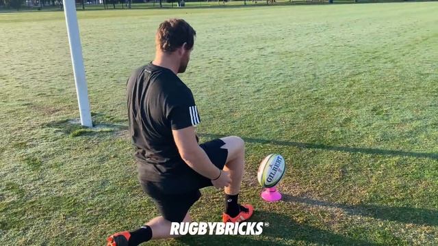 Longest Kick 100m | @rugbybricks Rugby Kicking RBVortex Tee смотреть онлайн