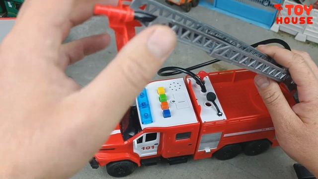 Большая ПОЖАРНАЯ МАШИНА тушит пожар! Модель Технопарк. Про машинки