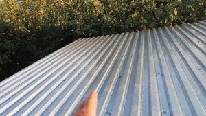 Своими силами поменяли шифер на профнастил. Во сколько обошлось..