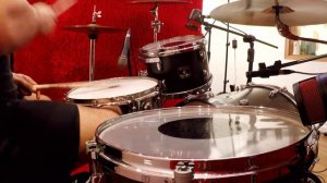 Tiago Neves playing "Peaceful Day" by Pennywise (Drum cover)