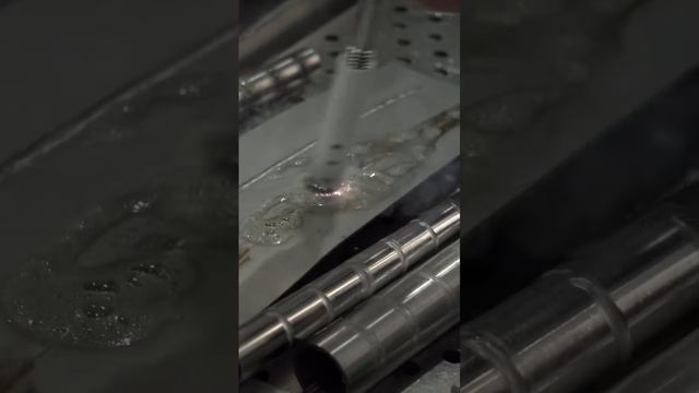 Травление и пассивация нержавеющей стали- завораживающий процесс⛓ #shorts смотреть онлайн