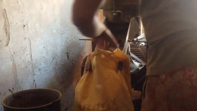 Как правильно должен работать гранулятор с подвижной матрицей! How should work granulator! Куриный