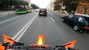 POV КАТАЮСЬ ПО ГОРОДУ НА ЭНДУРО МОТОЦИКЛЕ. GR 8