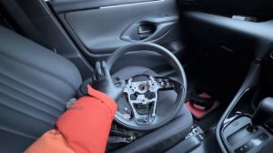 Toyota Yaris 2020 г. замена руля на кожаный с Yaris Cross