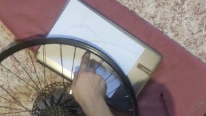 Как выровнять ударенный велосипедный обод