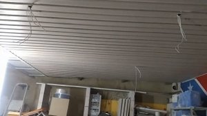 Ремонт потолка в гараже  Чем обшить и как утеплить. Ремонт гаража своими руками [GarageDaysChannel]