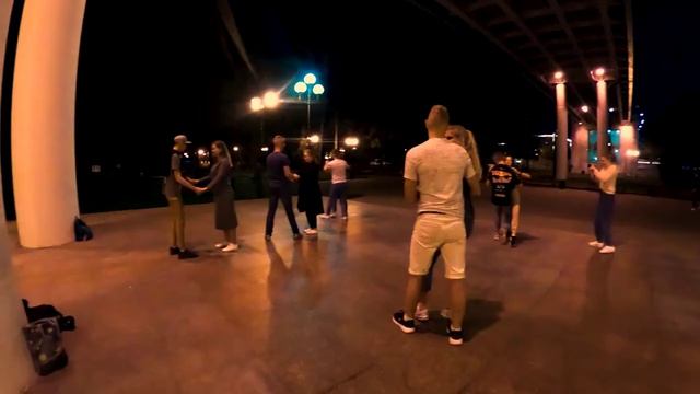 Спустя год вернулся в Москву и в моей жизни теперь Бачата. =) смотреть онлайн