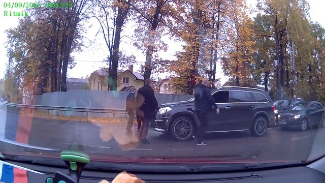 Утро среды у некоторых начинается с разборок на дороге. смотреть онлайн