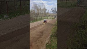МТЗ 132н с двухцилиндровым мотором лифан, работа с фрезой