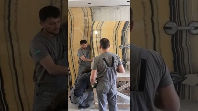 Оникс с подсветкой, изготовление и монтаж.